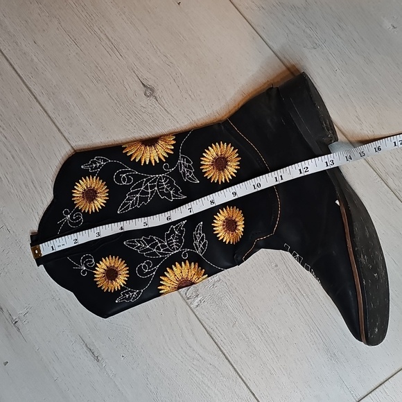 Sunflower Embroidered Cowboy Boots Black Faux Leather Size 40/US 8 (Runs Small) - Picture 9 of 9